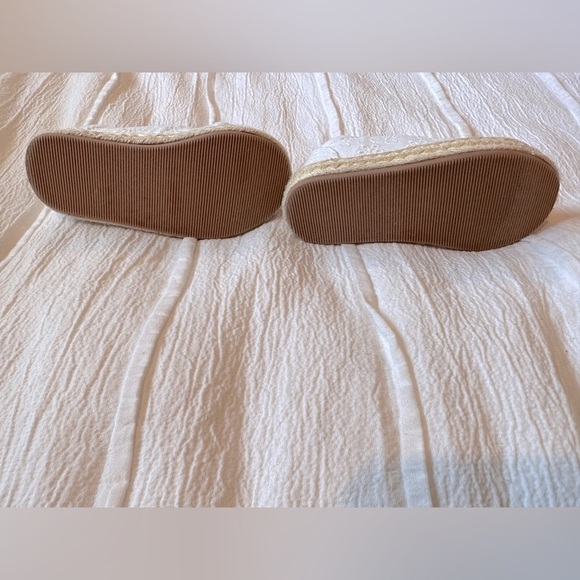 Gap  toddler white Espadrilles. Size 7 - Picture 5 of 6